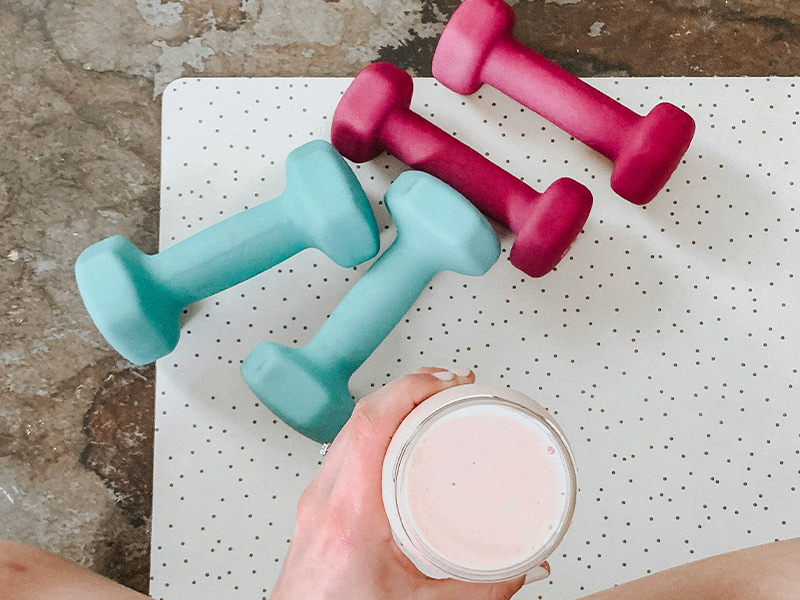 pesas y batidos fitness