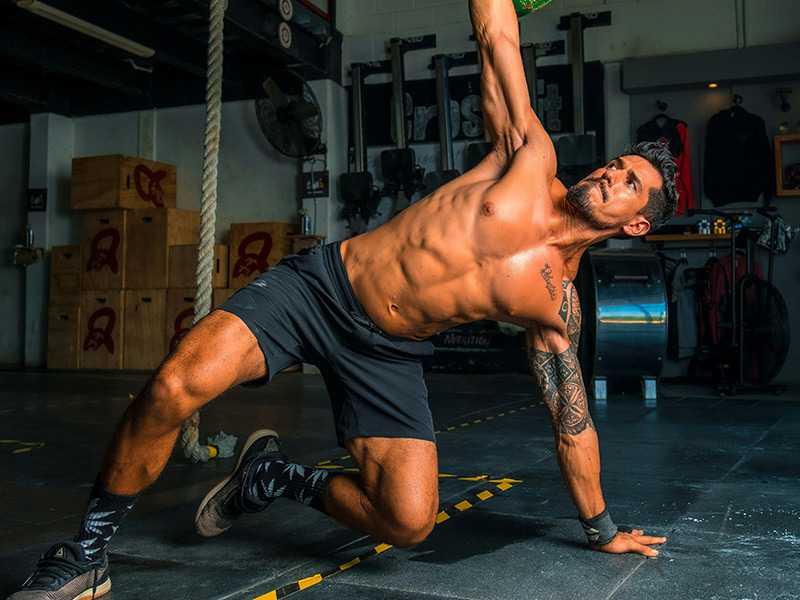 hombre haciendo ejercicio